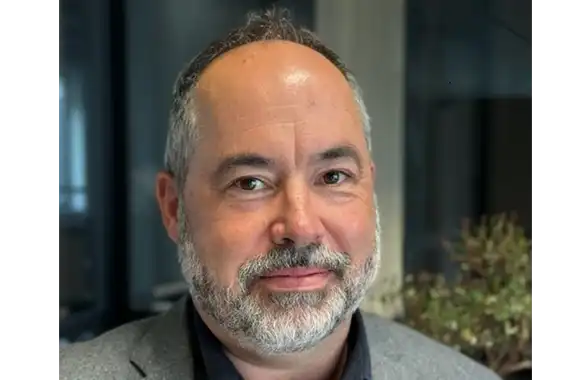 Portrait de Romain Demay ingénieur commercial SAVOYE