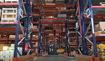 stock dans un entrepôt logistique
