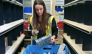 Une préparatrice de commande
